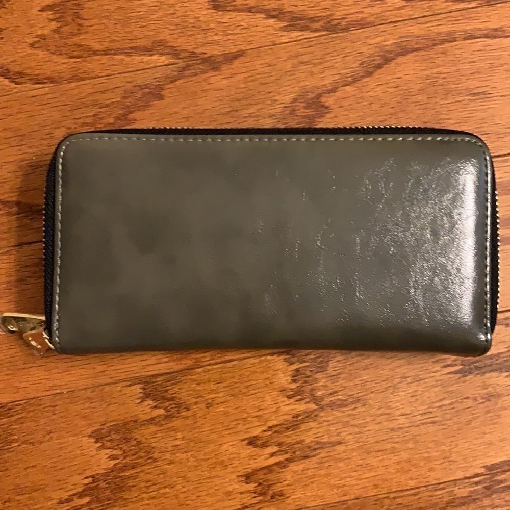 Gray wallet/wristlet 